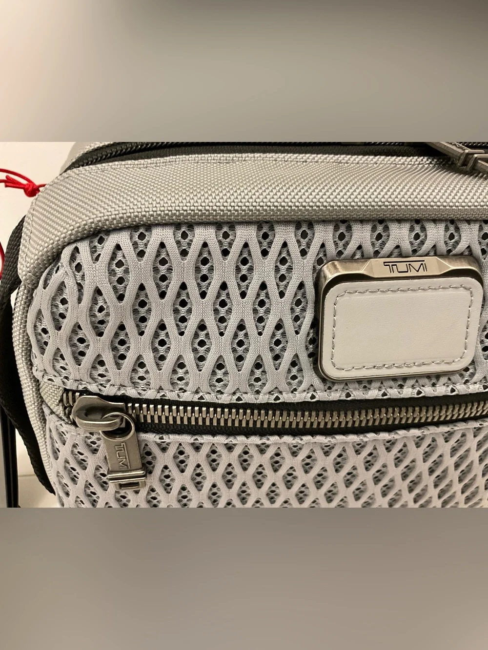 NEW Tumi ALPHA BRAVO 9.5” RESPONSE Travel Kit Dopp Toiletry Kit -PEARL GRAY MESH